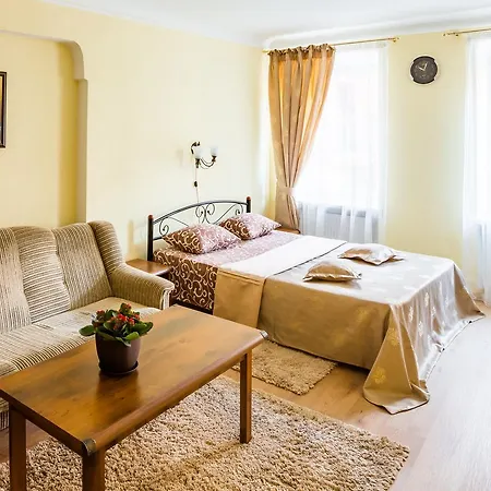 Krakivska 15 * Leópolis