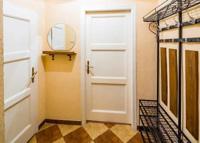 Krakivska 15 * Leópolis